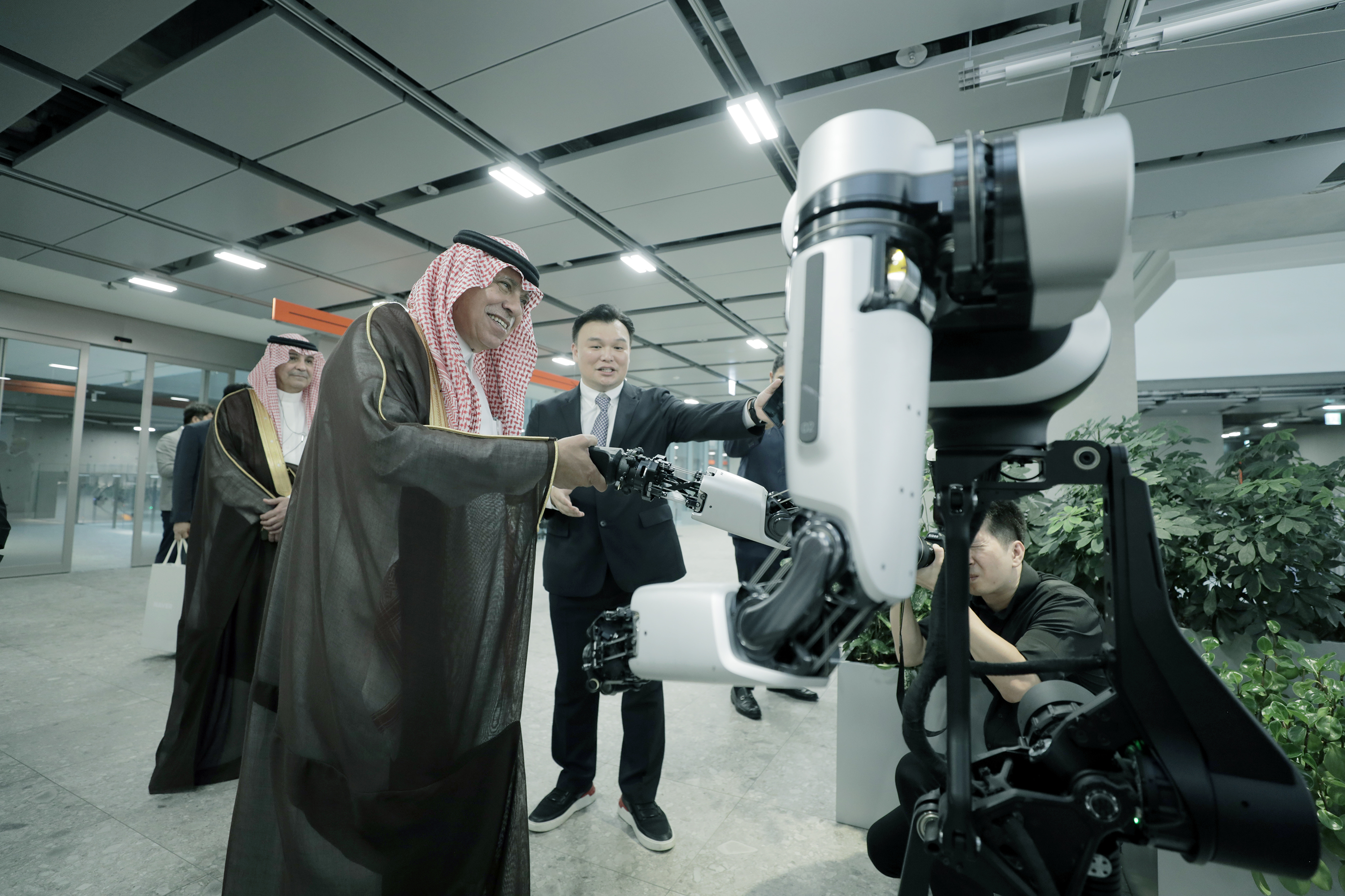 NAVER 1784, The “Tech Convergence Building,” Welcomes Saudi Arabian Minister of Commerce
